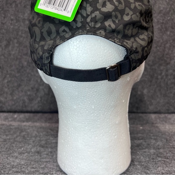 Gaiam Classic Leopard Fitness Hat - Picture 2 of 13
